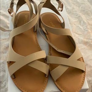 Tan sandals w/ strap